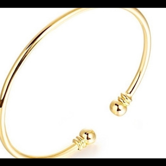 Simple 18k Gold Bangle Bracelet - Picture 4 of 5